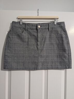 American Eagle Gray Plaid Mini Skirt